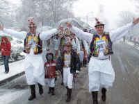 Hody 2007 - Nedělní průvod od kostela