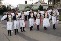 Hody 2008 - stárci jdou pro stárky